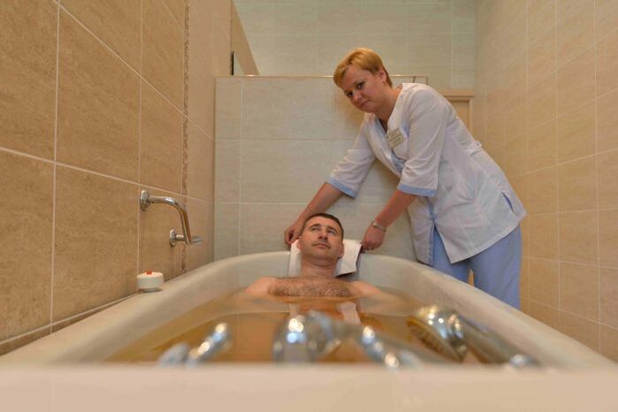 მამაკაცის წიწვოვანი აბაზანის მიღება, პროსტატიტის სამკურნალოდ